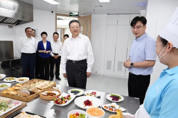 股升网 推动生活服务业更好适应人民群众生活和消费需求！陈吉宁调研家政和养老服务员工制工作